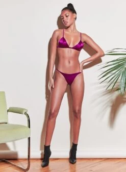 Fleur Du Mal Luxe Triangle Bra -Sexy Wear Hub 210201 FLEURDUMAL SHOT 05 0416full f5a20cfc 5ab9 462e 9d92 e2f201a837ab