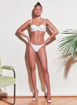 Fleur Du Mal Charlotte Lace Seamless String Cheeky -Sexy Wear Hub 210201 FLEURDUMAL SHOT 15 1675full