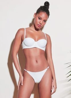 Fleur Du Mal Charlotte Lace Seamless String Cheeky -Sexy Wear Hub 210201 FLEURDUMAL SHOT 15 1690crop