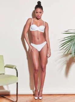 Fleur Du Mal Charlotte Lace Seamless Thong -Sexy Wear Hub 210201 FLEURDUMAL SHOT 16 1819full