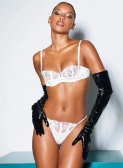 Fleur Du Mal Vinyl Gloves 8 Fleur Du Mal Vinyl Gloves -Sexy Wear Hub SHOT 20 039web ebd57bde 431a 487e 90f6 2edcb0c5d52a